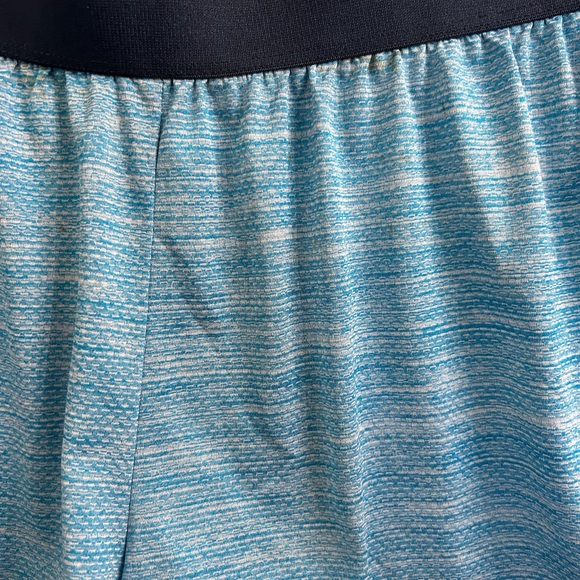 2 Champion Active Double Layer Shorts - Picture 13 of 15